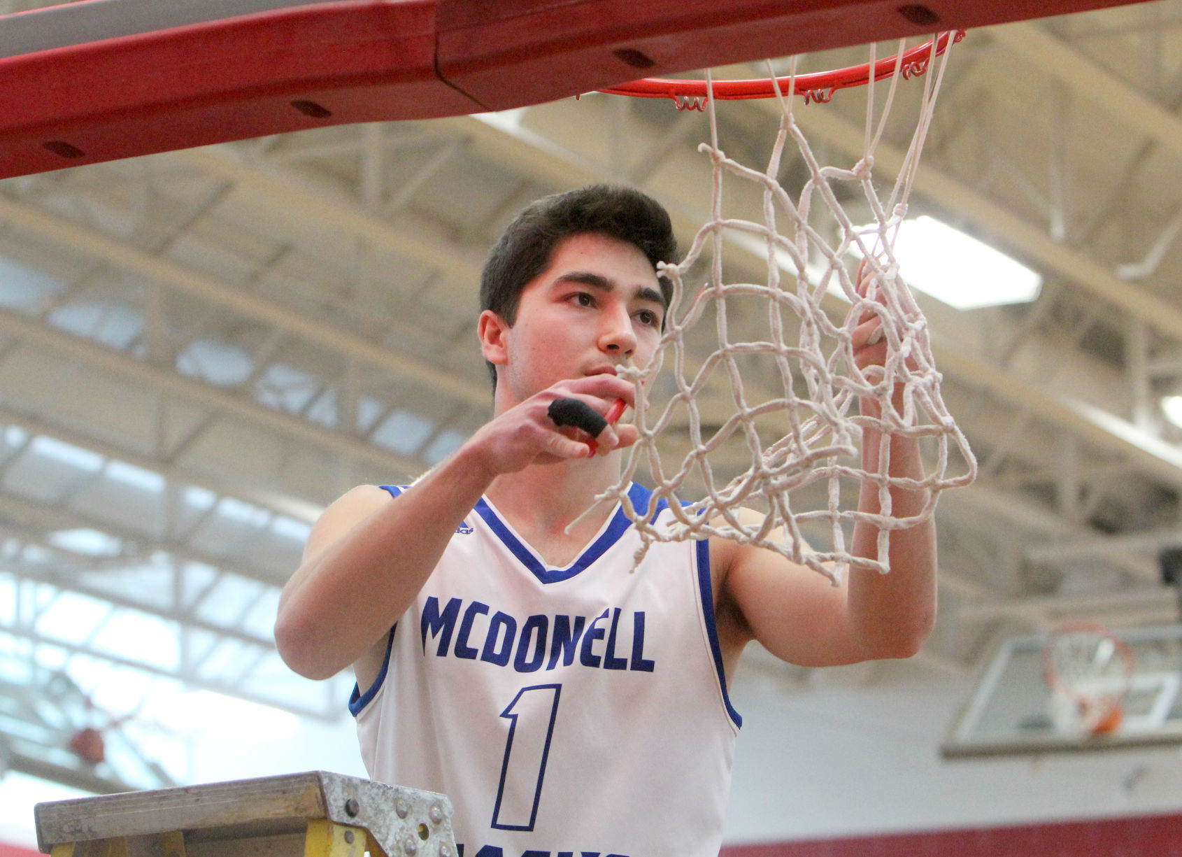 McDonell boys basketball vs Luck at Chi-Hi 3-9-19
